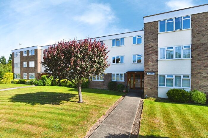 2 Bedroom Flat For Sale In Fairways, Wyatts Drive, Southend-On-Sea, Essex, SS1