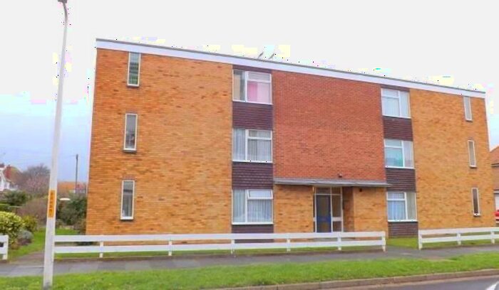 2 Bedroom Flat To Rent In Wellington House, Beresford Gdns, Margate, CT9