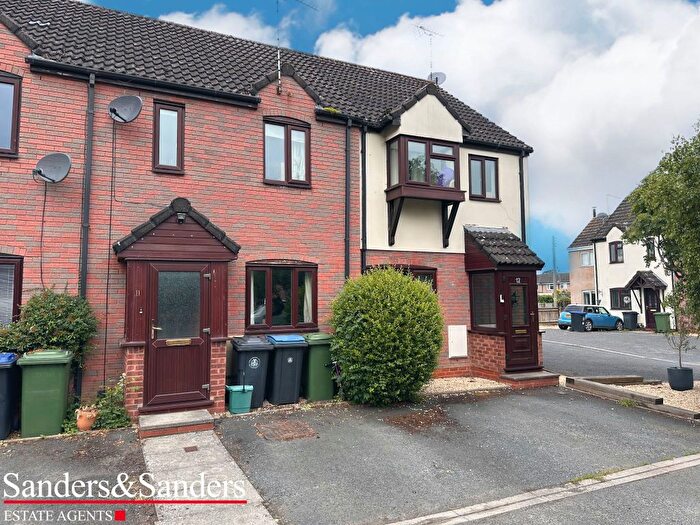 2 Bedroom Terraced House To Rent In Willow Close, Alcester, B49