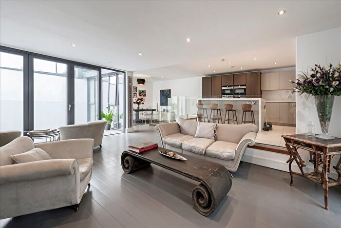 5 Bedroom Property For Sale In Townhouse Mews, Shepherd's Bush, W12