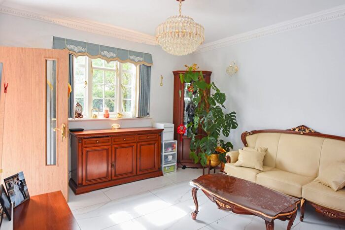 4 Bedroom Terraced Bungalow To Rent In Oakwood Road, London, NW11