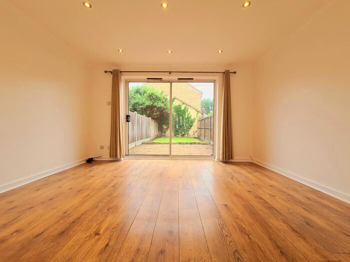 2 Bedroom House To Rent In Ware Point Drive, London, SE28