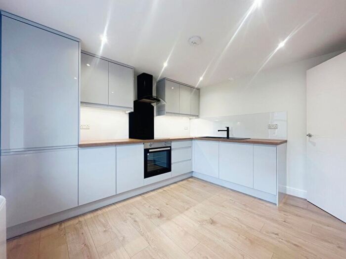 2 Bedroom Apartment To Rent In Scholars Walk, Langley, SL3