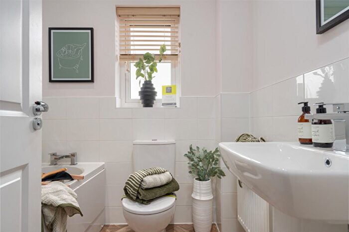 3 Bedroom End Terrace House For Sale In "Maidstone" At Len Pick Way, Bourne, PE10