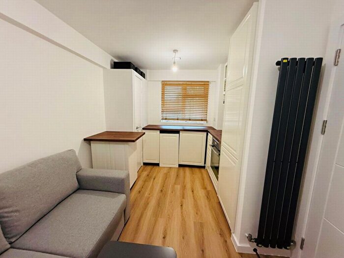 2 Bedroom Flat To Rent In Campden House, Harben Road, Swiss Cottage, NW6