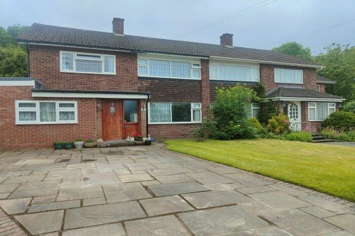 4 Bedroom Semi-Detached House To Rent In Linden Close, Orpington, BR6