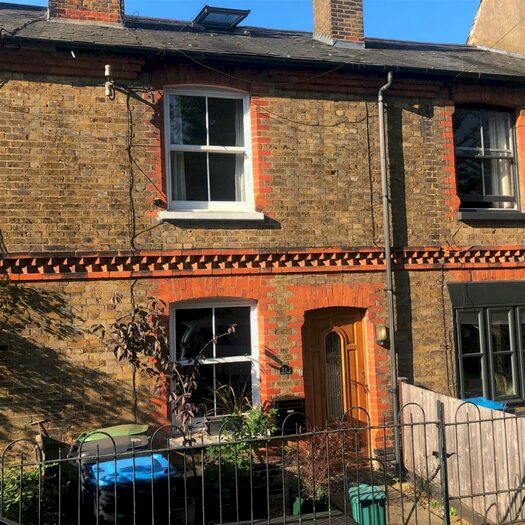 3 Bedroom Terraced House To Rent In Station Road, Berkhamsted, HP4