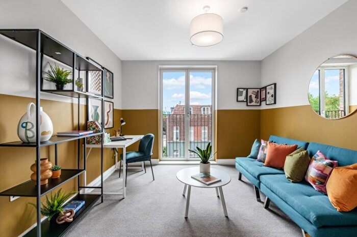 2 Bedroom Apartment For Sale In Makers Yard, London, E16