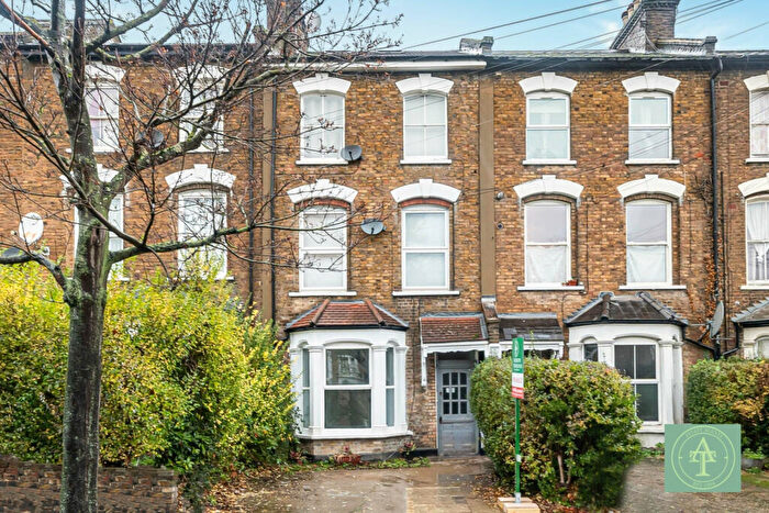 2 Bedroom Flat For Sale In White Hart Lane, Wood Green, London, N22