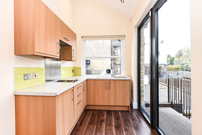 Studio To Rent In A High Road, London, E18