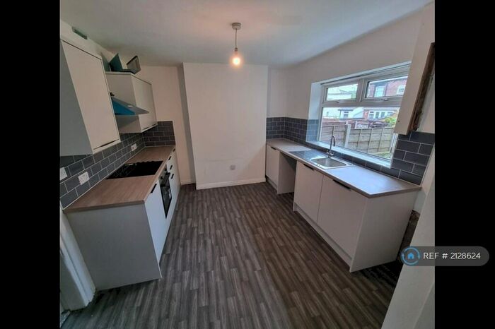 2 Bedroom Semi-Detached House To Rent In Moreton Street, Chadderton, Oldham, OL9