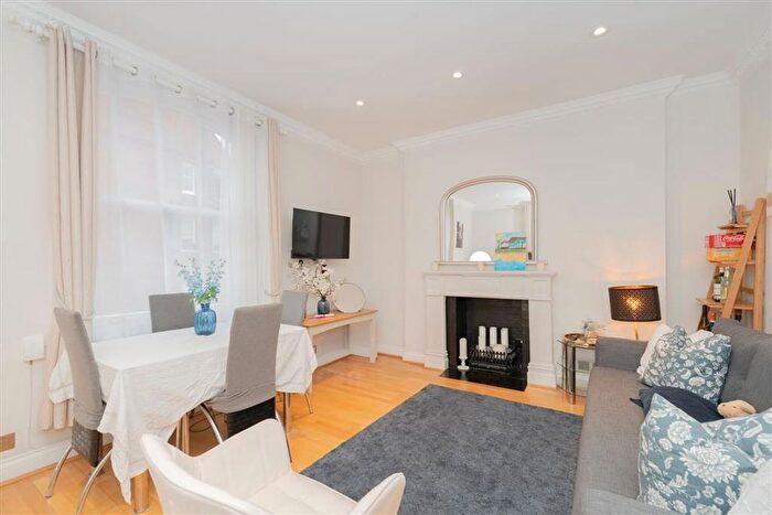 1 Bedroom Flat To Rent In Walton Street, London, SW3