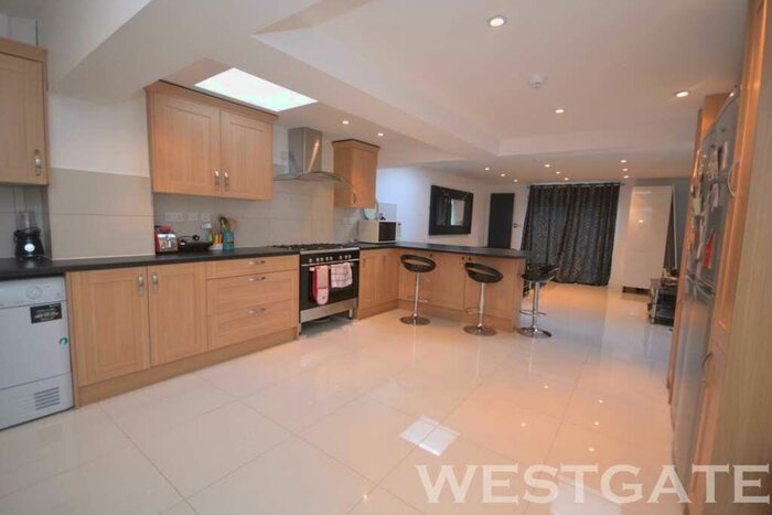 6 Bedroom Terraced House To Rent In De Beauvoir Road, Reading, RG1