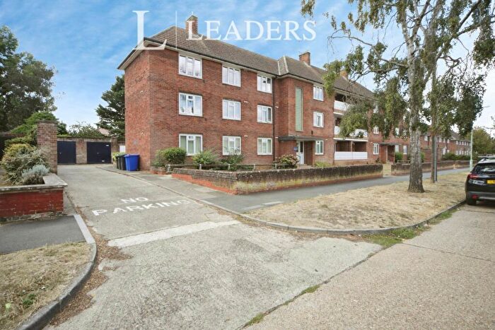 2 Bedroom Flat To Rent In Lake Avenue, Bury St. Edmunds, Suffolk, IP32