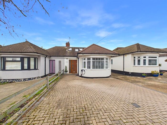 4 Bedroom Semi-Detached Bungalow For Sale In Pavilion Way, Ruislip, HA4