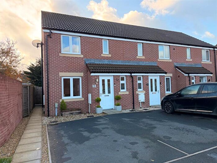 3 Bedroom End Of Terrace House For Sale In Bryant Close, Chippenham, SN15