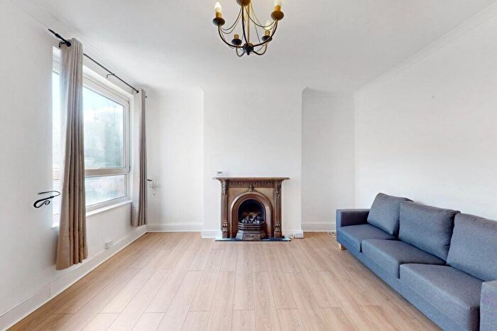 3 Bedroom Flat To Rent In Stanley Gardens, Willesden Green, NW2