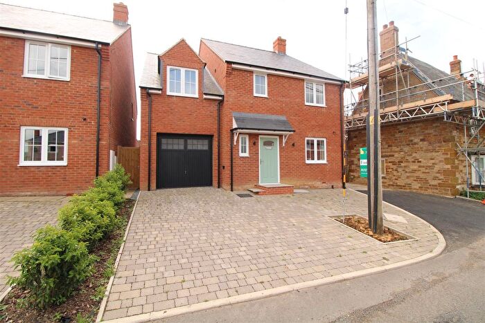 4 Bedroom Property For Sale In Queen Street, Weedon, Northampton, NN7