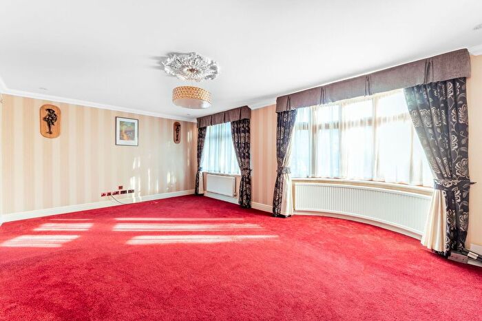 5 Bedroom Detached House To Rent In Castlemaine Avenue, South Croydon, CR2
