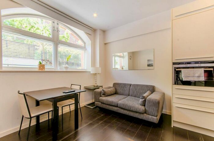 Studio To Rent In Drummond Way, Islington, London, N1