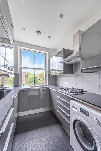 3 Bedroom Flat To Rent In Crossfield Road, London, NW3