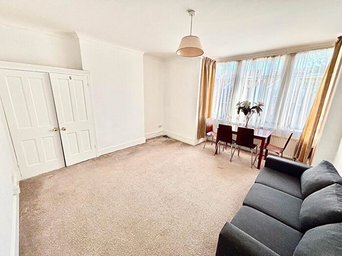 2 Bedroom Flat To Rent In Clements Road, East Ham, E6