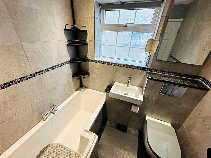 2 Bedroom Semi-Detached Bungalow For Sale In Cedar Close, Thorpe Willoughby, Selby, YO8