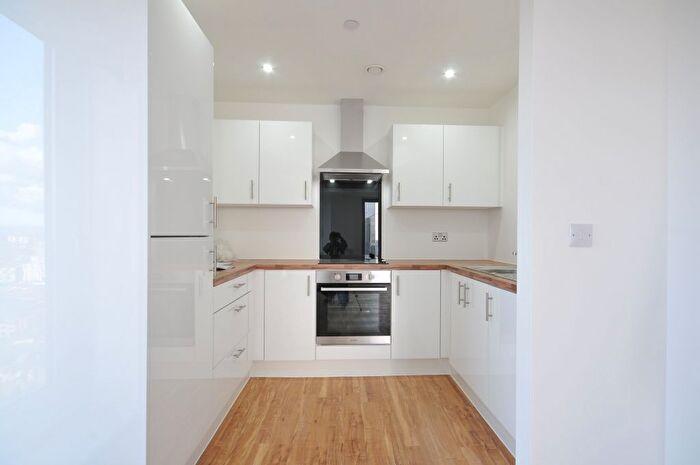 2 Bedroom Flat To Rent In Bedroom Apartment – Michigan Point, Salford Quays, M50