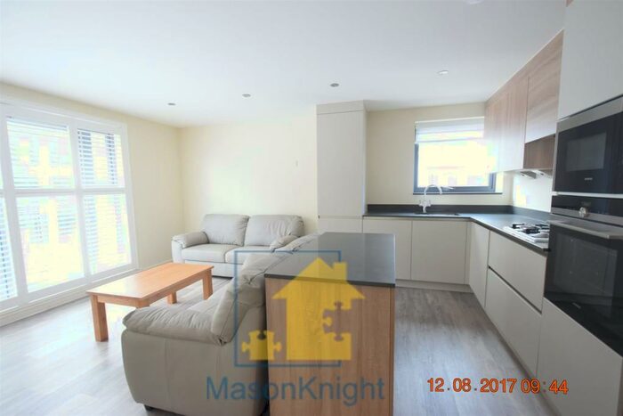 2 Bedroom Flat To Rent In Shirley, Solihull, B90