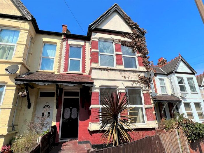 5 Bedroom House To Rent In Hamlet Court Road, Westcliff-On-Sea, SS0