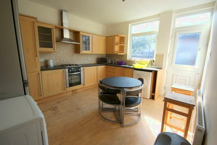 4 Bedroom Terraced House To Rent In Mayville Street, Hyde Park, Leeds, LS6