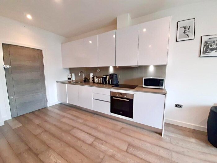2 Bedroom Apartment For Sale In Brickfield Court, Bath Road, Slough, SL1