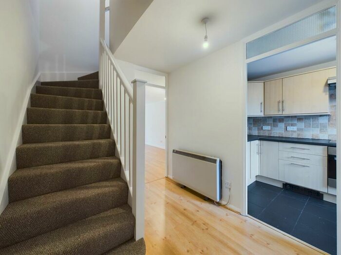 2 Bedroom Apartment To Rent In Lindisfarne Court, Chesterfield, S40