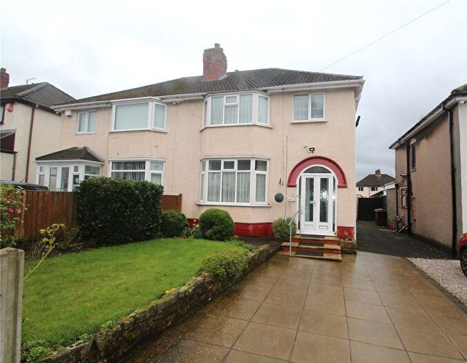 3 Bedroom Semi-Detached House To Rent In Moreton Road, Wolverhampton, West Midlands, WV10