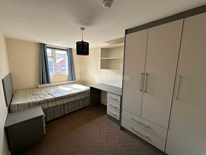 6 Bedroom Terraced House To Rent In Pitcroft Avenue, Reading, RG6