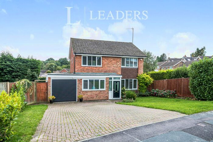 4 Bedroom Detached House To Rent In Lancaster Drive, RH19