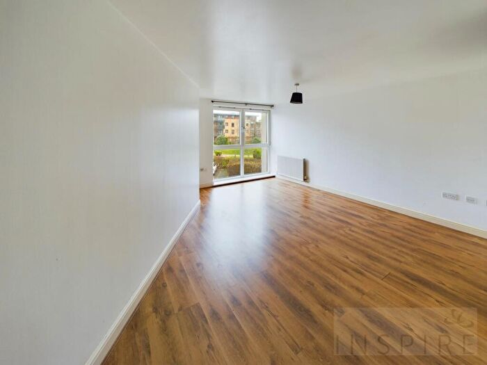 1 Bedroom Flat For Sale In Commonwealth Drive, Howlands Court, RH10