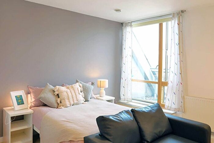 Studio To Rent In Kirby Street, London, EC1N