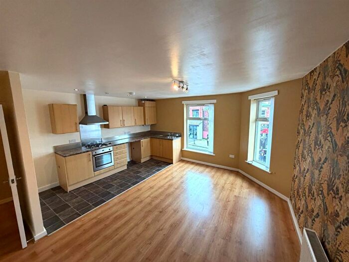 2 Bedroom Flat To Rent In Mossley Road, Ashton-Under-Lyne, OL6