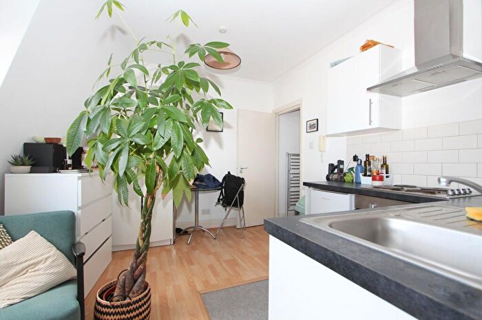 Studio To Rent In Finchley Road, London, NW3