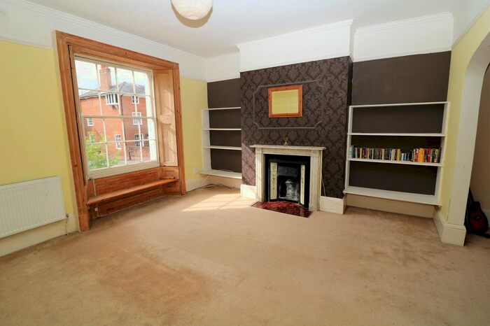 2 Bedroom Flat To Rent In South Street, Dorking, Surrey RH4