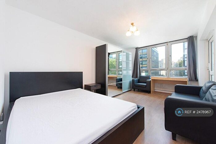 3 Bedroom Maisonette To Rent In Bath Court, London, EC1V