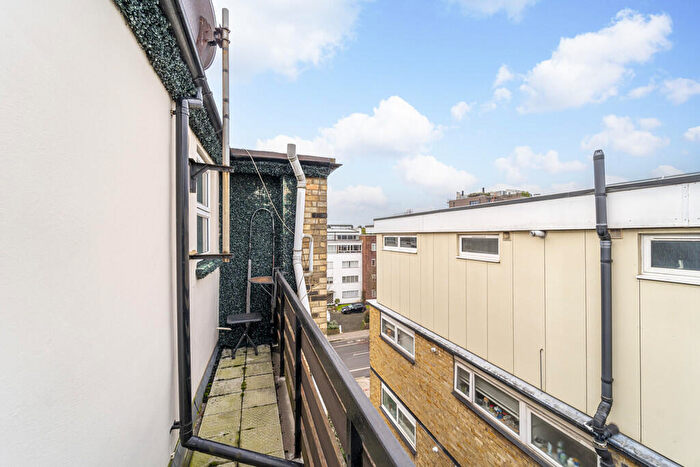 2 Bedroom Apartment To Rent In Haverstock Hill, Belsize Park, London, NW3
