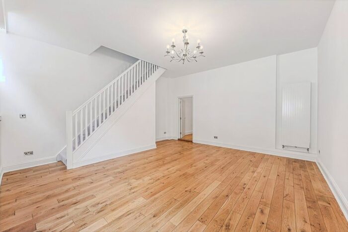 2 Bedroom Mews To Rent In Egerton Gardens Mews, Knightsbridge, London, SW3