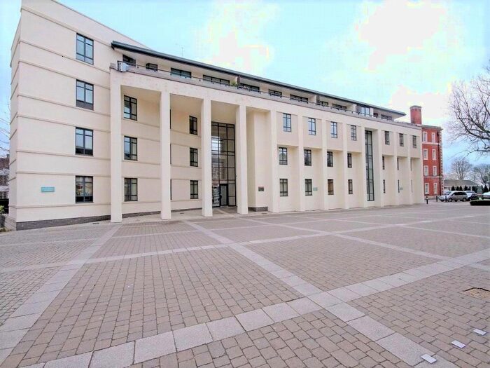 2 Bedroom Flat To Rent In Peninsula Square, Winchester, Hampshire, SO23