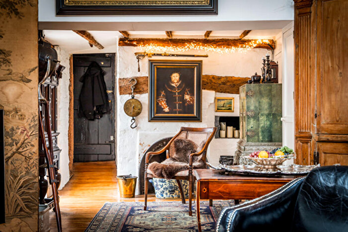 4 Bedroom Detached House For Sale In Church Street, Weybridge, Surrey, KT13