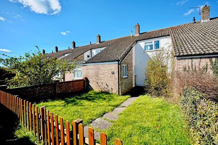 3 Bedroom Terraced House For Sale In Elm Close, Huntingdon, PE29