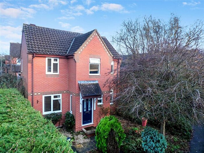 3 Bedroom Detached House For Sale In Hunsdon Close, Stantonbury Fields, Milton Keynes, MK14