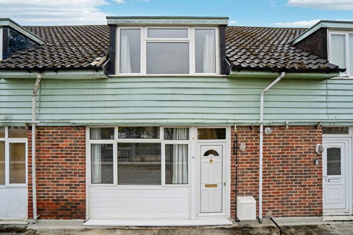 2 Bedroom Flat For Sale In Chenies Parade, Little Chalfont, HP7