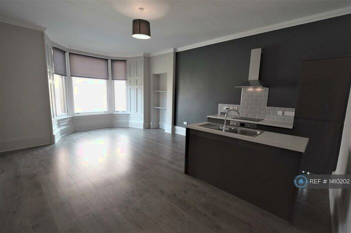 2 Bedroom Flat To Rent In Whitehill Street, Glasgow, G31